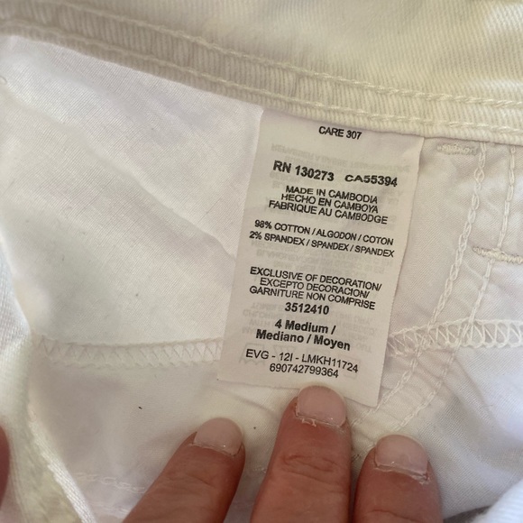 3/$30 EUC Lee classic white jeans - Picture 5 of 8